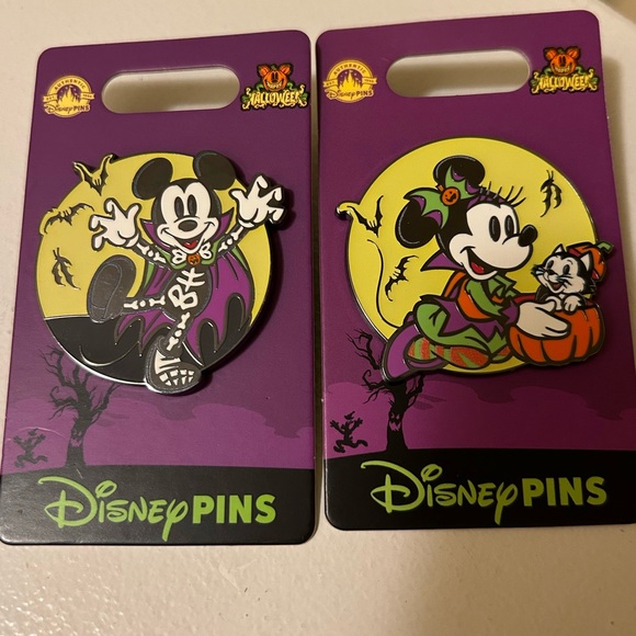 Mickey & Minnie Halloween Glow in the Dark Disneyland Pins - Picture 1 of 6